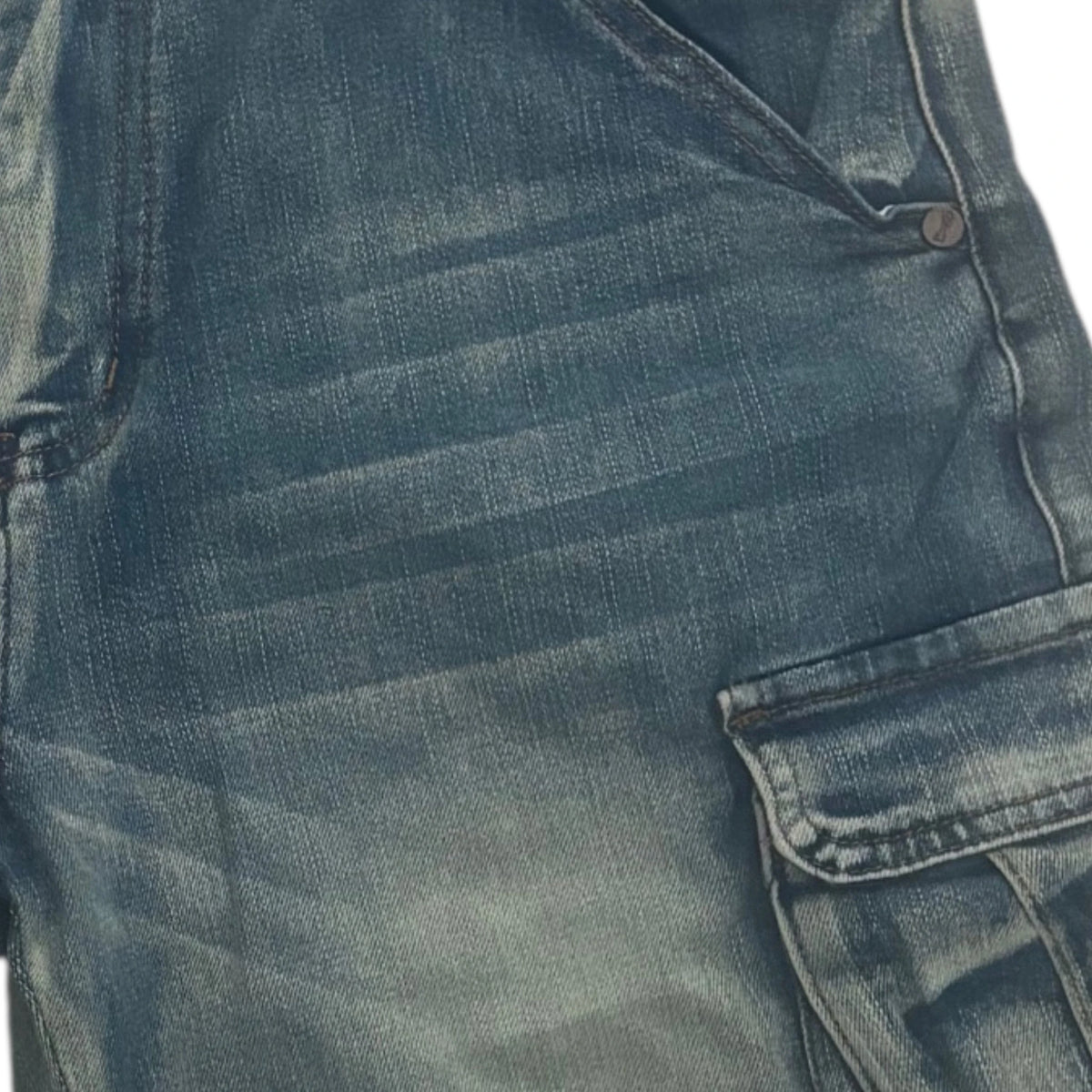 Close-up of whiskering finish and fabric weave on Fleecora men's mid-waist regular-fit blue cargo denim shorts